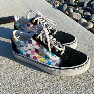 Size 7 multicoloured checkered Vans. Excellent condition.